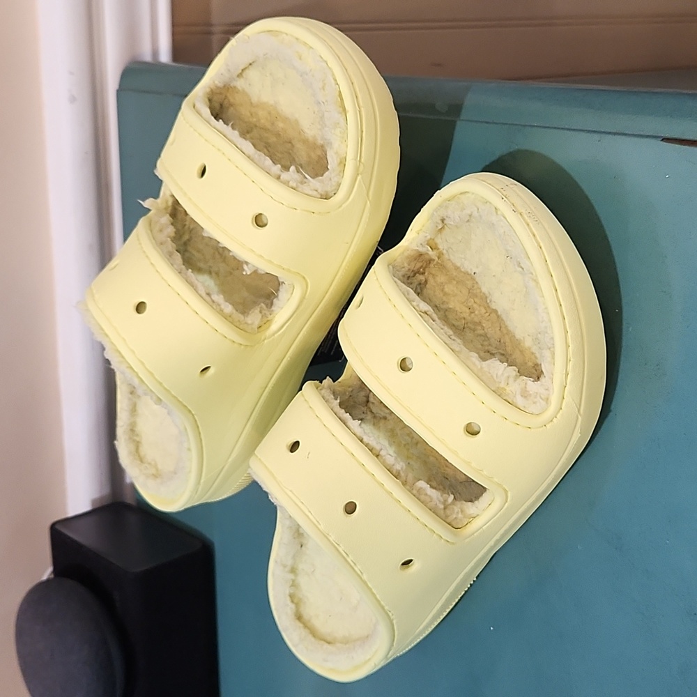 Crocs insulated sandals women's size 9 - Picture 2 of 7